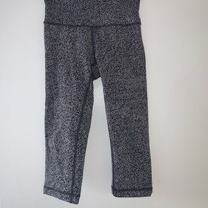 Lululemon size 4 half length patterned leggings